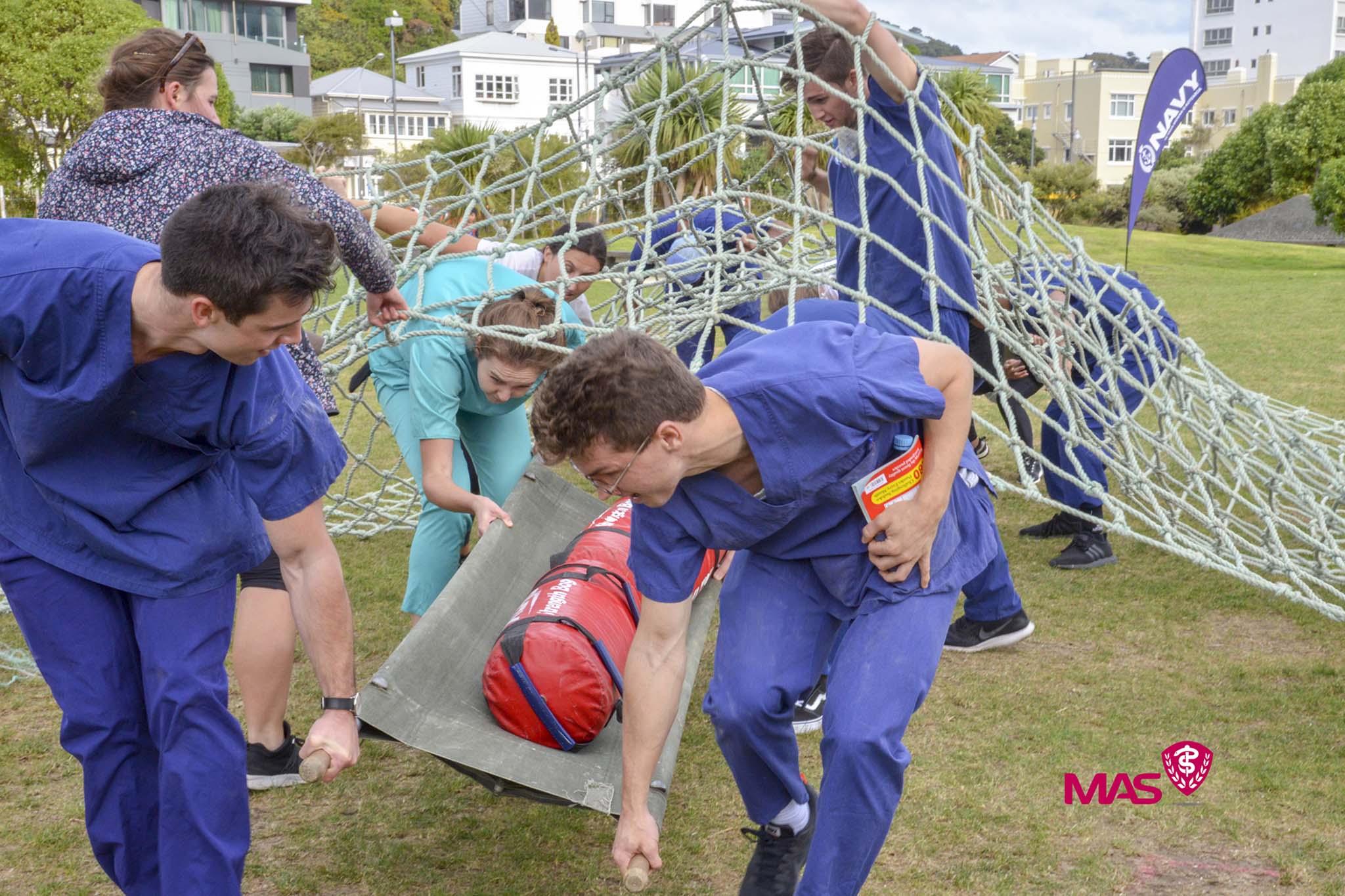 NZ Medical students teams outdoors rescue cargo net