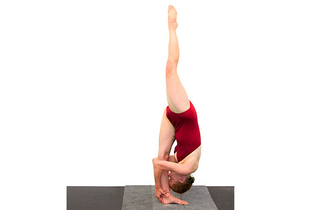 Asana Yoga Sophie Murton separate leg head to feet