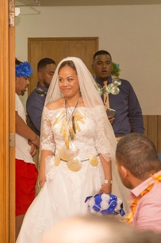 Tokelauan wedding bride entering reception wearing traditional shell jewellery