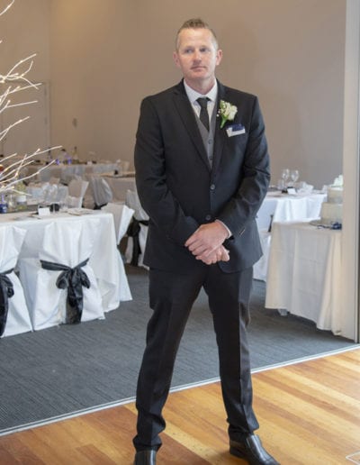 groom waiting for bride